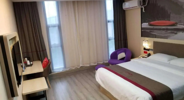 Thank Inn Hotel Shanghai Jiading District Baoli Wuyuehua Square, Varaa Hotelli Jiading Shanghai