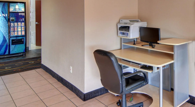 HomeTown Inn & Suites, Prenota Hotel Longview Texas
