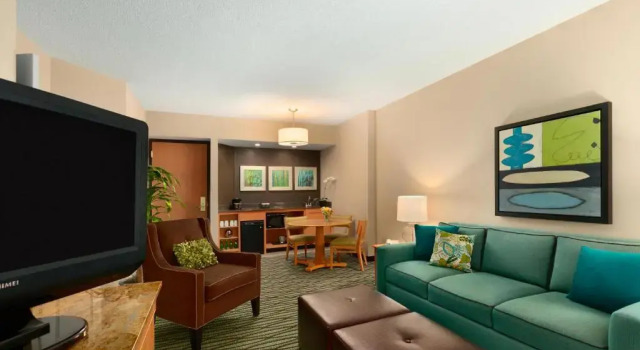 Люкс c 1 комнатой DoubleTree Suites by Hilton Orlando at Disney Springs