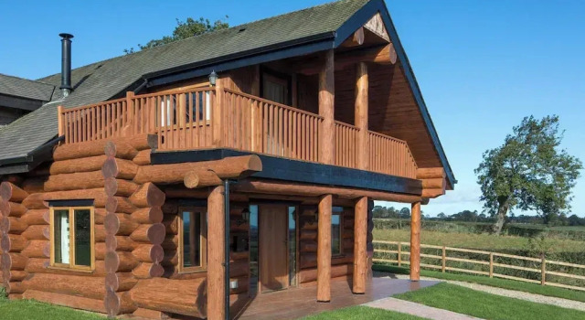 Traditional Scandinavian/north American Log Home, Book Feriehus Ripon 