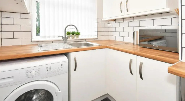 Wistaston House by YourStays 5 Bedroom House with TV in each room