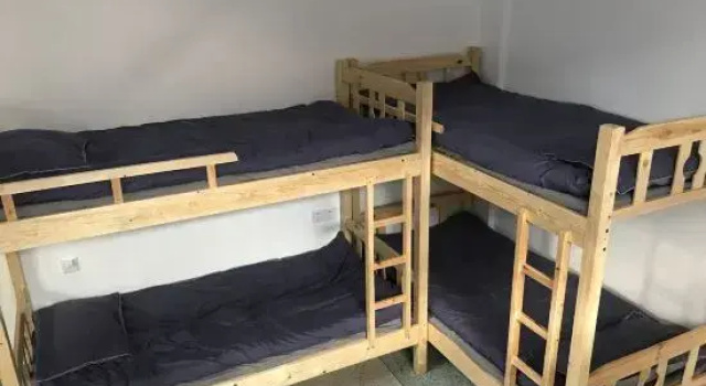 Кровать в общем номере Neighbor 6 Youth Hostel