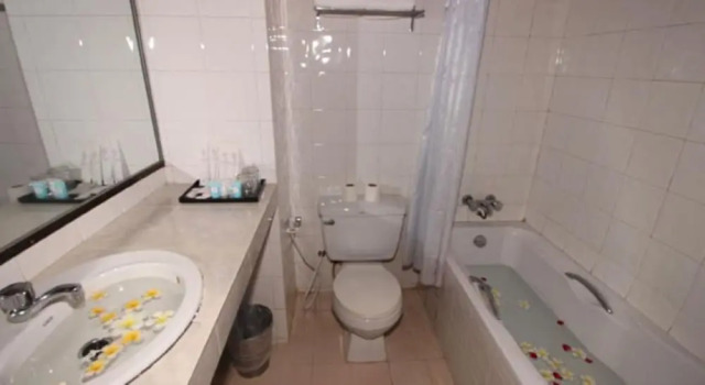 Номер Standard с балконом и с красивым видом из окна Myanmar Life Hotel