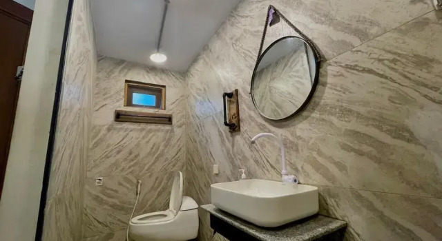 Camera doppia Standard con balcone e con vista sulla piscina Bedjo Homestay