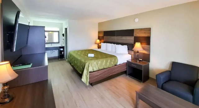 Люкс Quality Inn Panama City North