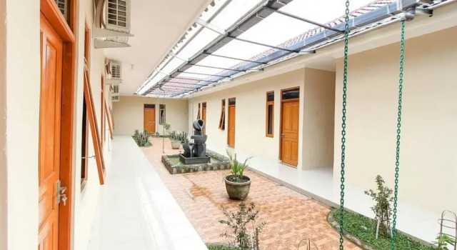Formerly RedDoorz near Balekambang City Park