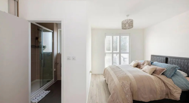 Stylish 3-bed Townhouse With 3 Baths in Southgate