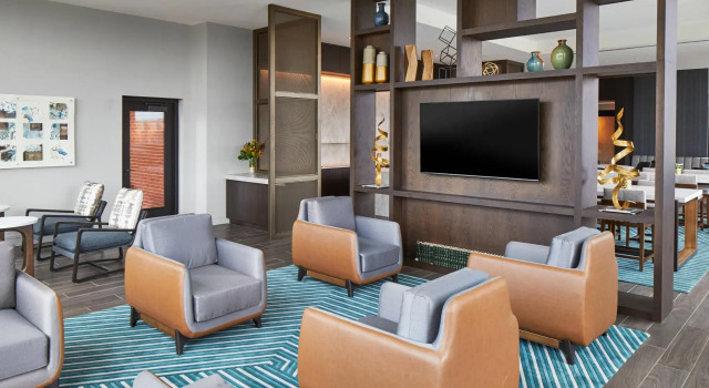 Двухместный клубный люкс UNC Charlotte Marriott Hotel & Conference Center