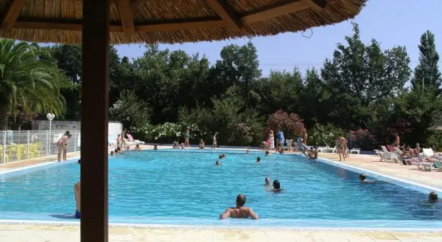 Camping Soleil Sud, Rezerwuj Pole kempingowe Hotele w Vermillion Coast z basenem, Basen