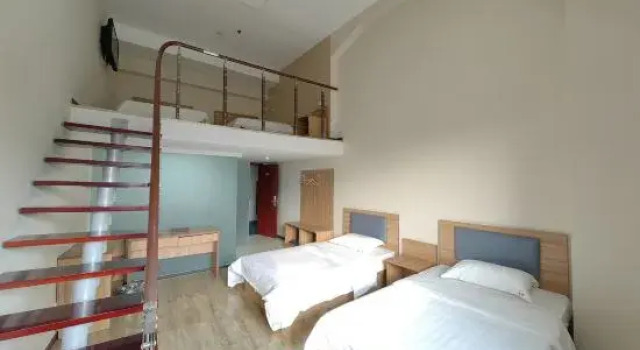 Кровать в общем номере Fengti Hotel (Beijing Dajing Subway Station)