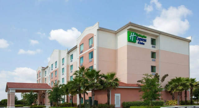 Holiday Inn Express & Suites Pembroke Pines-Sheridan St by IHG