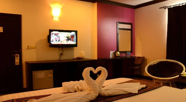Pyramid Hotel & Spa, Buchen Sie Resort Sisophon Banteay Meanchey