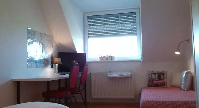 Guesthouse Elisabeth Hoppe, Забронировать Отель Эмден East Frisia, рядом с Музей-бункер