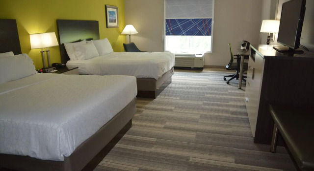 Четырёхместный номер Standard Holiday Inn Express & Suites Caryville by IHG
