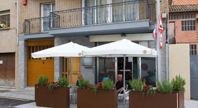 hostal trevol, Book Hotel Hotels in Osona with Parking, Parking