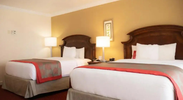 Четырёхместный номер Deluxe с частичным видом Ramada Plaza by Wyndham Marco Polo Beach Resort