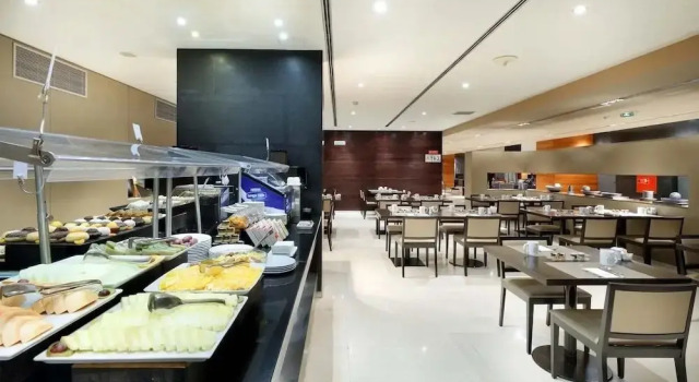 Restaurante Do Hotel Ac Palácio Sottomayor, Забронировать Отель Лиссабон Эстремадура, рядом с Станция метро Sao Sebastiao — Проспект Герцога Авила