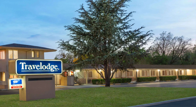 Travelodge by Wyndham Santa Rosa Wine Country, Забронировать Мини-отель Санта-Роза Wine Country - Northern California