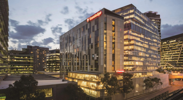 Travelodge Hotel Melbourne Docklands, Забронировать Отель Докландс Мельбурн, рядом с Пристань для яхт «Е»