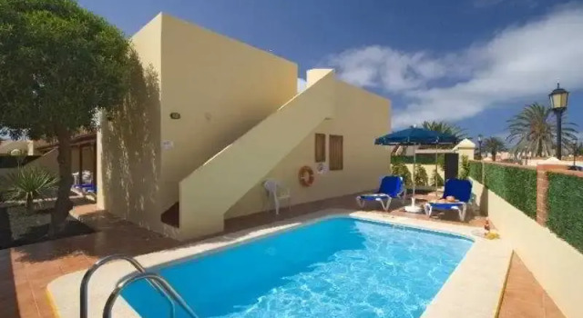 Villa privada en Corralejo, Забронировать Вилла Отели Канарских островов с бассейном, Бассейн