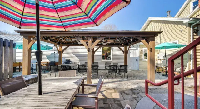 Апартаменты Family-friendly Main St Gloucester Apt w/ Balcony!