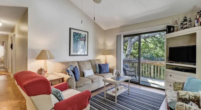 Dog Friendly Forest Ridge Condo Close to Beach by RedAwning, Забронировать Отель Амилия Jacksonville Coast