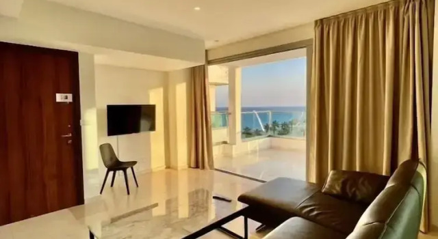 Appartamento Luxury 1 camera da letto con balcone e con vista mare Aphrodite Plaza