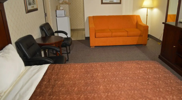 Americas Best Value Chalet Inn and Suites Niagara Falls, Забронировать Шале Коттеджи Ниагара Фолс, рядом с Казино Niagara, Коттедж
