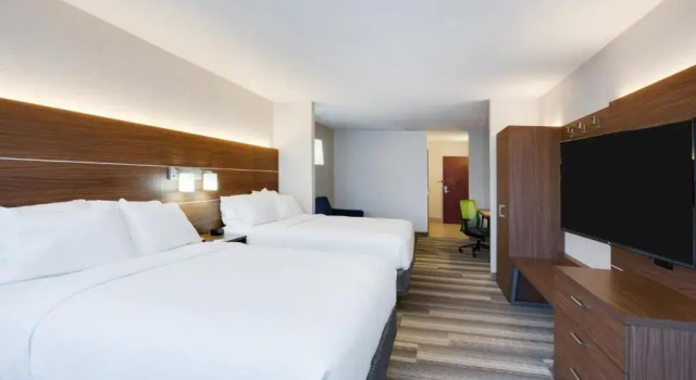 Четырёхместный номер Standard Holiday Inn Express Hotel & Suites Tampa-Fairgrounds-Casino by IHG