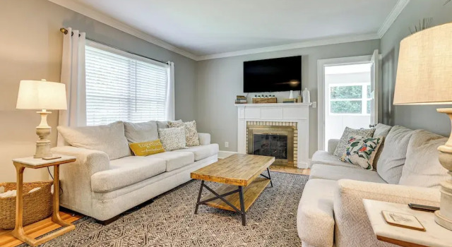 1 Mi to Downtown Greer: Family Home w/ Gazebo!, Book Feriehus Greer South Carolina