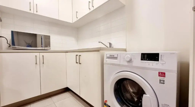 Modern Narre Warren three bedroom townhouse, close to Fountain Gate SC, Book Hotel  