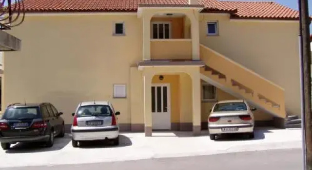 Apartments Rajska Plaza, Prenota Appartamento Hotel a Isole Quarnerine con parcheggio, Parcheggio