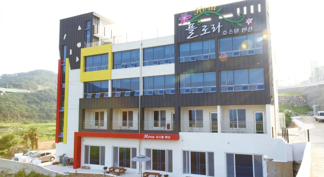Flora Hostel Pension