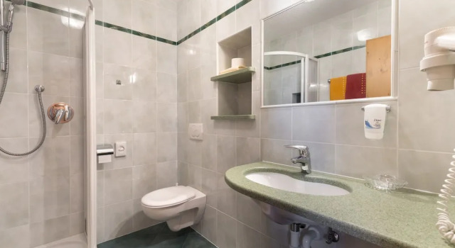 Двухместный номер Economy с балконом Hotel Kronhof