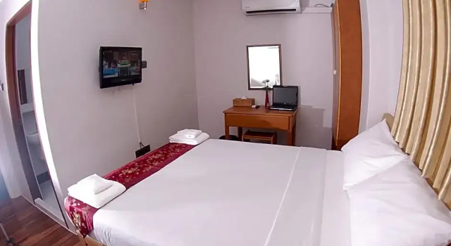 Двухместный номер Standard Holiday Hotel