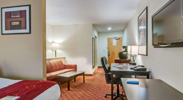 Люкс c 1 комнатой Comfort Suites Salem-Roanoke I-81