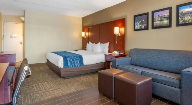 Люкс с балконом Comfort Inn Edgewater on Hudson River