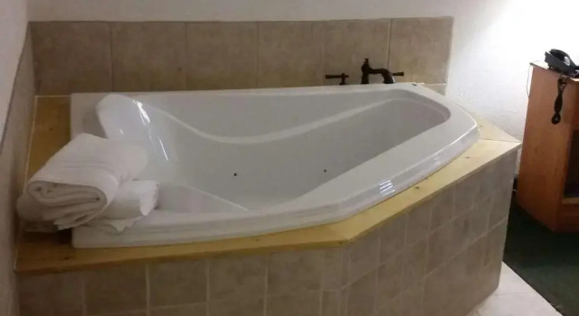 Люкс SureStay Plus Hotel by Best Western Berkeley Springs