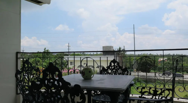 Люкс c 1 комнатой с балконом Emiramona Garden Hotel