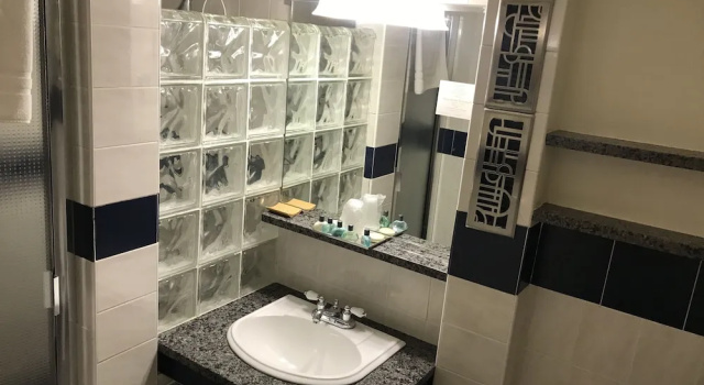 Трёхместный номер Standard c 1 комнатой Chelsea Pines Inn
