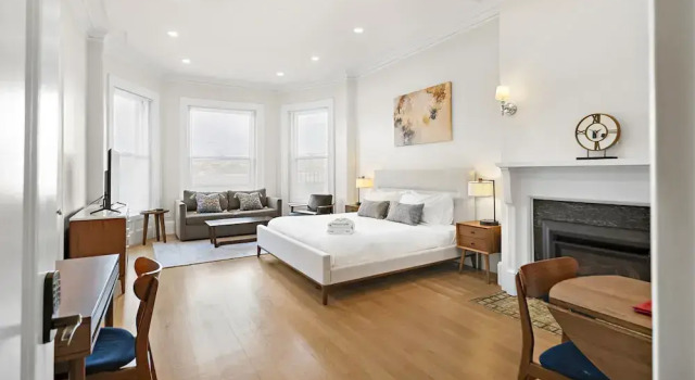 Люкс Classic Charlesgate Suites