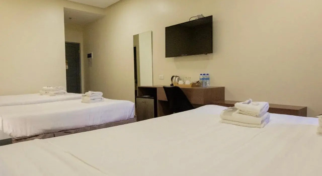 Crevice Hotel