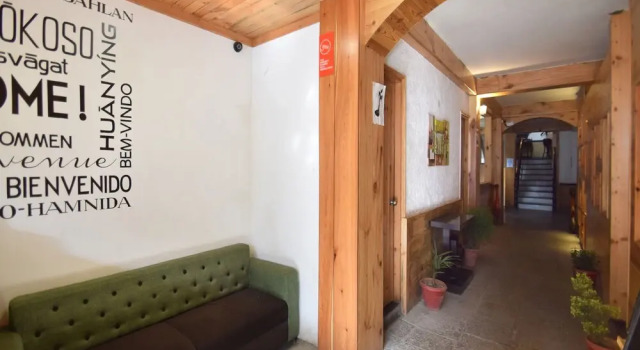 OYO 1430 Hotel Whispering Inn, Забронировать Отель Отели Манали с завтраком, Завтраки