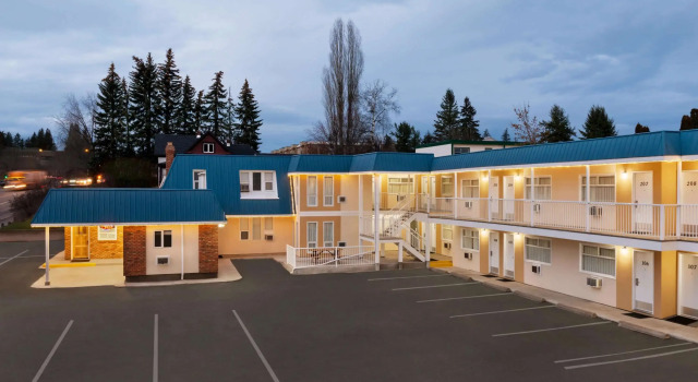 Travelodge by Wyndham Quesnel BC, Buchen Sie Hotel Hotels in British Columbia mit Pool, Schwimmbad