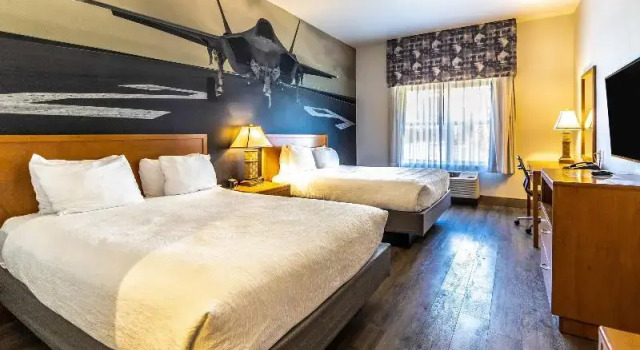 Четырёхместный номер Standard с балконом The Hanford Hotel, an Ascend Collection Hotel