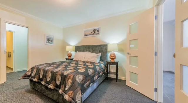 Thompson Avenue Apartments - 3, Book Apartment Cowes 
