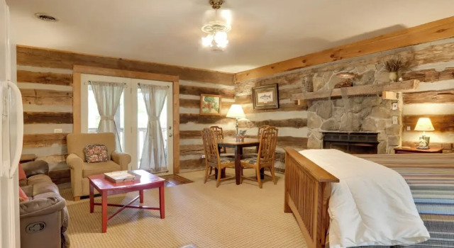 Fire Pit & Deck! Cozy Smoky Mtn Retreat on River