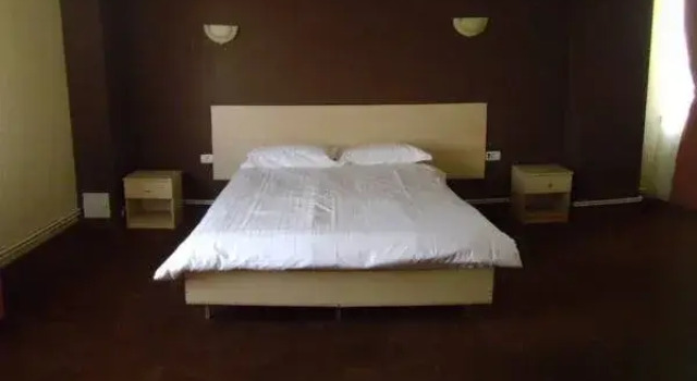 Hotel Ambiance, Забронировать Отель Отели Арджеш с парковкой, Парковка