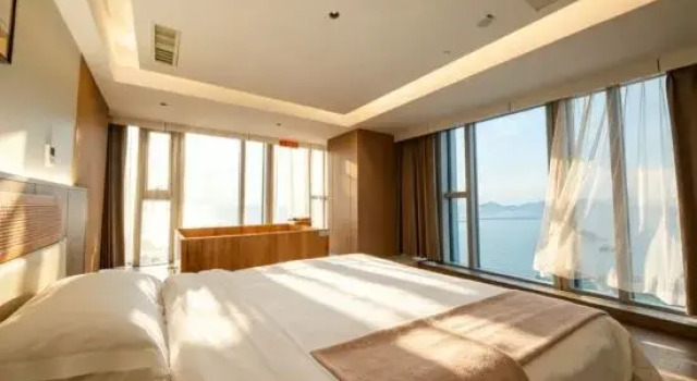 Люкс Cloud season High-altitude hotel with sea views