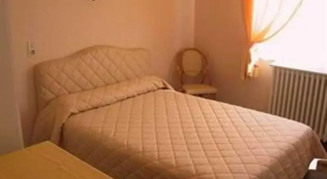 Hotel De Touraine, Забронировать Отель Сен-Назер Loire-Atlantique, рядом с Торговый центр Ruban Blue